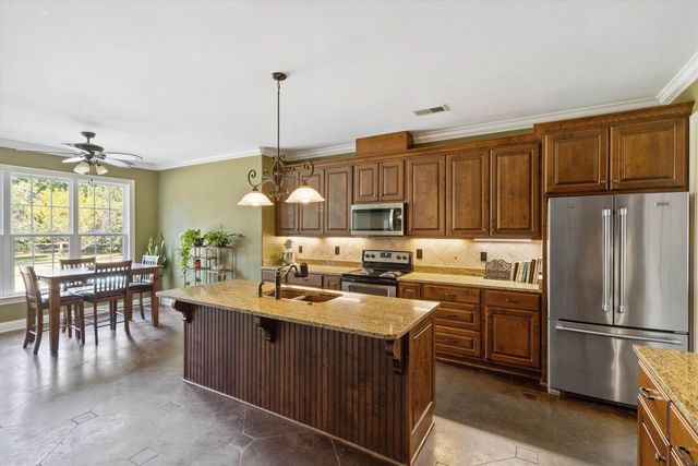 365 CROOKED CREEK DR, Oakland, TN 38060