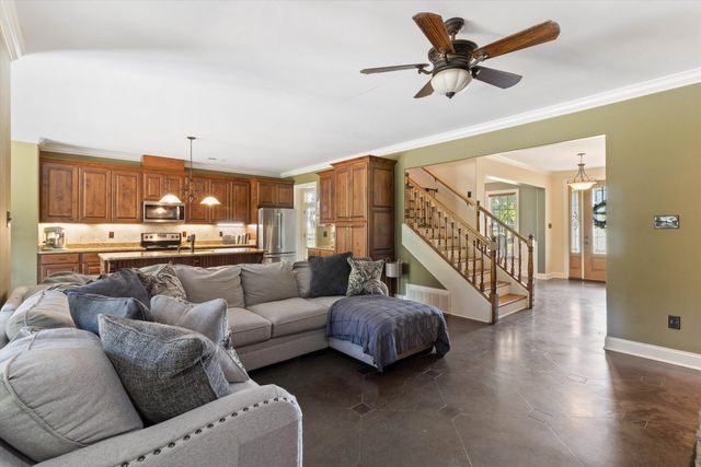 365 CROOKED CREEK DR, Oakland, TN 38060