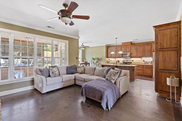 365 CROOKED CREEK DR, Oakland, TN 38060