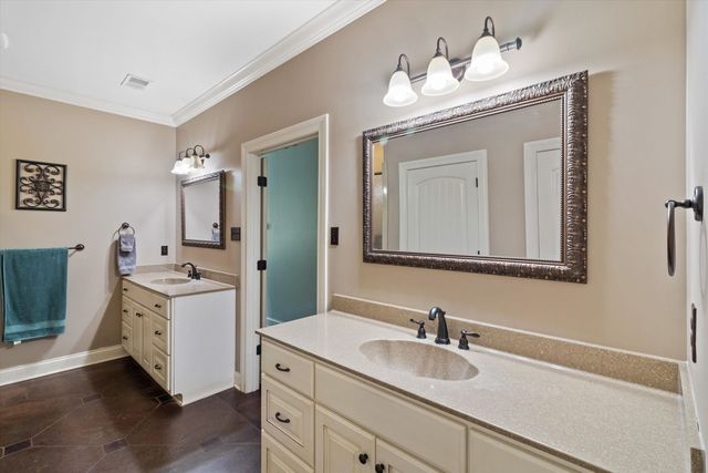 365 CROOKED CREEK DR, Oakland, TN 38060
