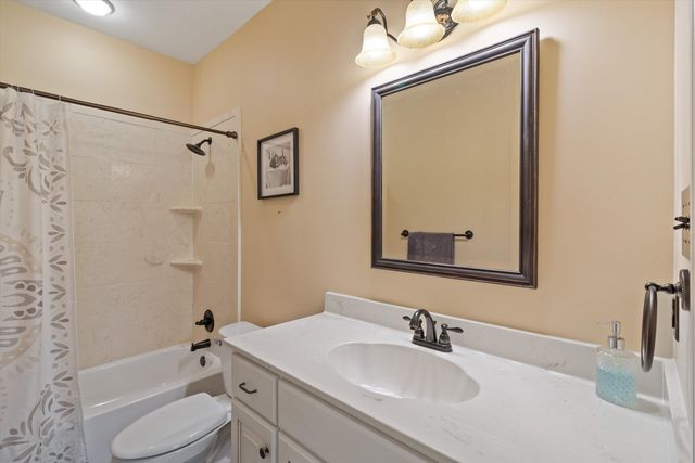365 CROOKED CREEK DR, Oakland, TN 38060