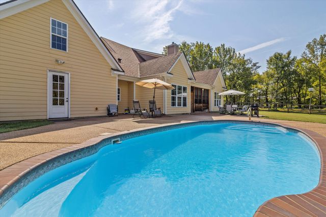 365 CROOKED CREEK DR, Oakland, TN 38060
