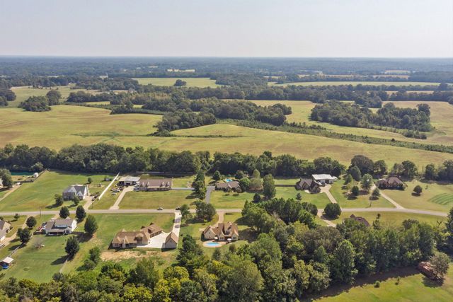 365 CROOKED CREEK DR, Oakland, TN 38060