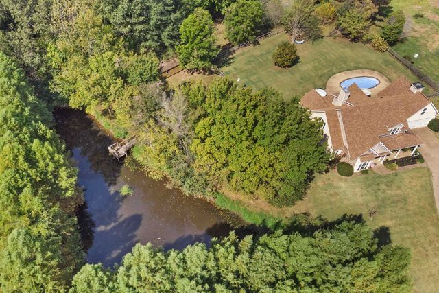 365 CROOKED CREEK DR, Oakland, TN 38060