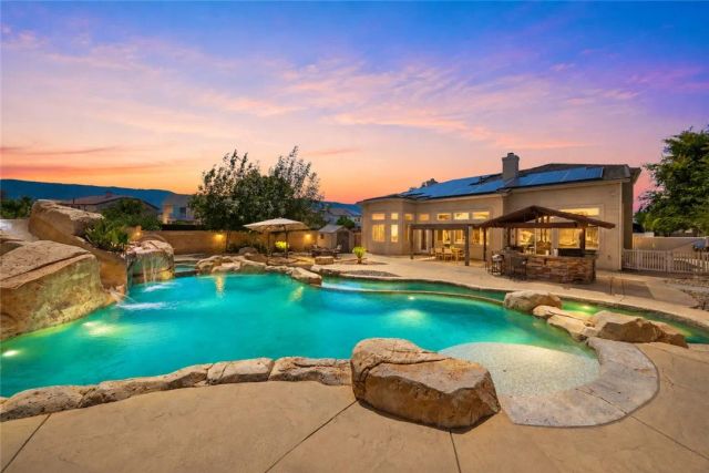 42490 Azure Sky Court, Murrieta, CA 92562