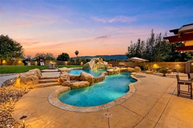 42490 Azure Sky Court, Murrieta, CA 92562