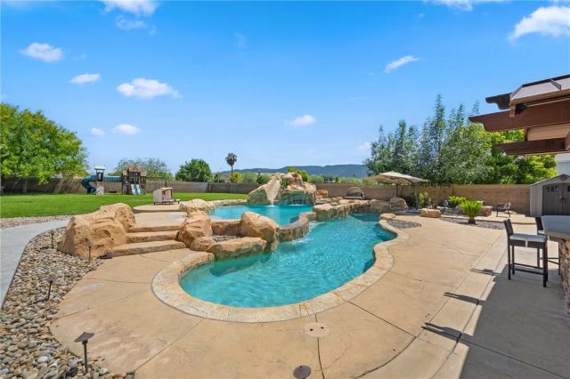 42490 Azure Sky Court, Murrieta, CA 92562