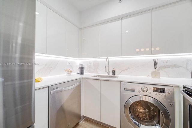 1500 Bay Rd 1558S, Miami Beach, FL 33139