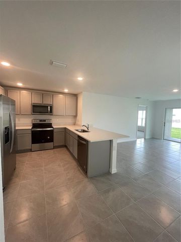 37472 SHARKS EYE LN, Zephyrhills, FL 33541