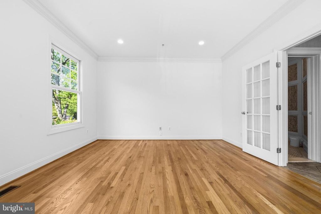 Image 19 of property listing at 9421 HOLLAND AVE, Bethesda, MD 20814