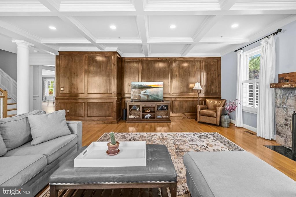 Image 5 of property listing at 9421 HOLLAND AVE, Bethesda, MD 20814