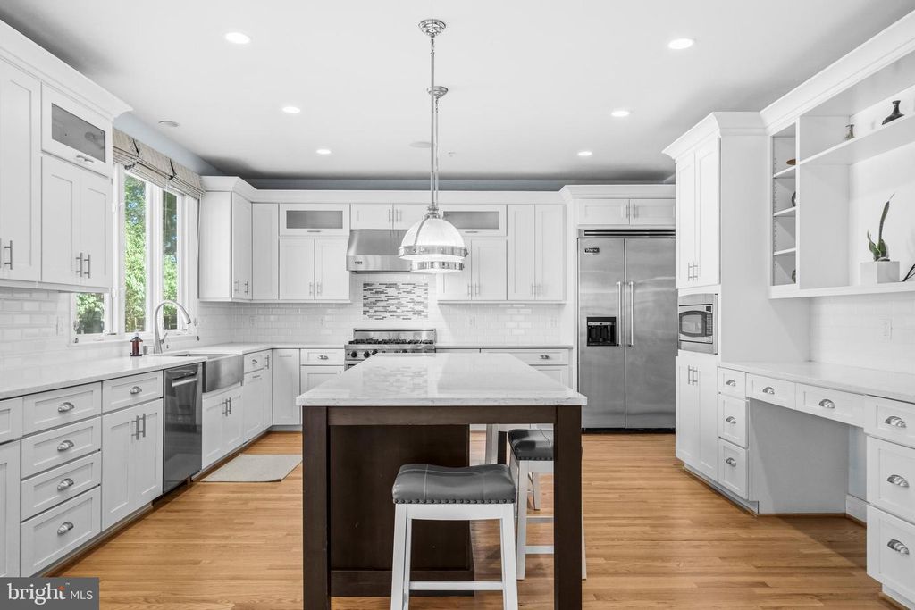 Image 7 of property listing at 9421 HOLLAND AVE, Bethesda, MD 20814