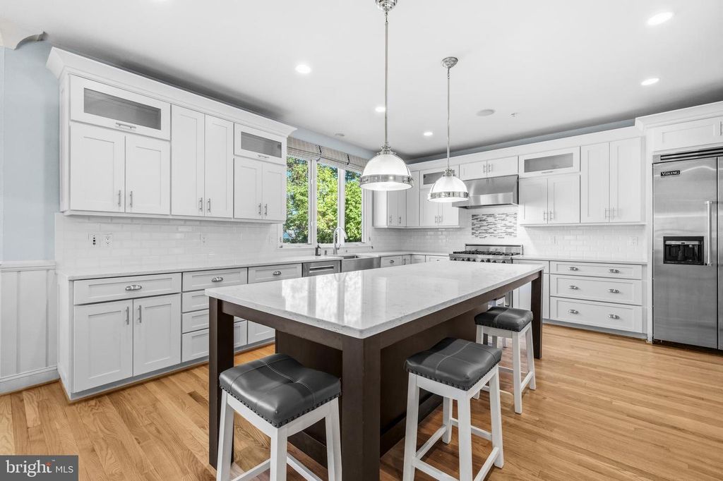 Image 8 of property listing at 9421 HOLLAND AVE, Bethesda, MD 20814