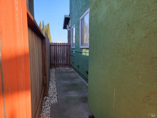 1130 Silk Oak Dr, Suisun City, CA 94585