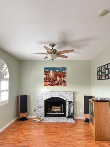 1130 Silk Oak Dr, Suisun City, CA 94585