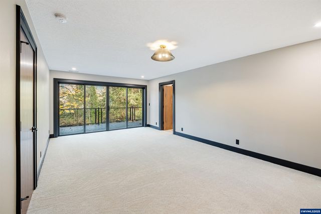 6057 Peaceful Ln, Silverton, OR 97381