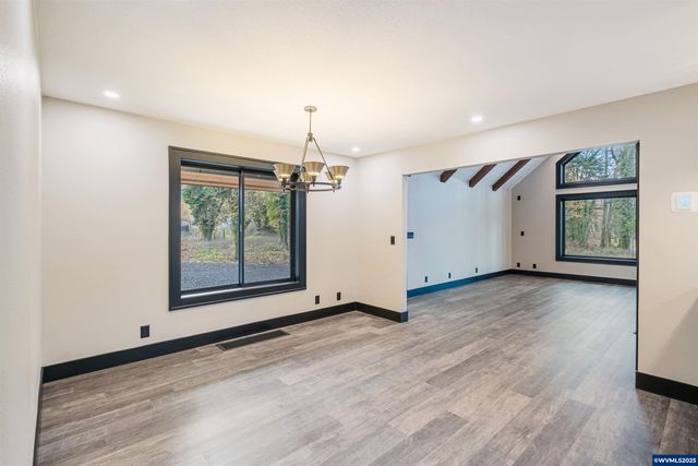 6057 Peaceful Ln, Silverton, OR 97381