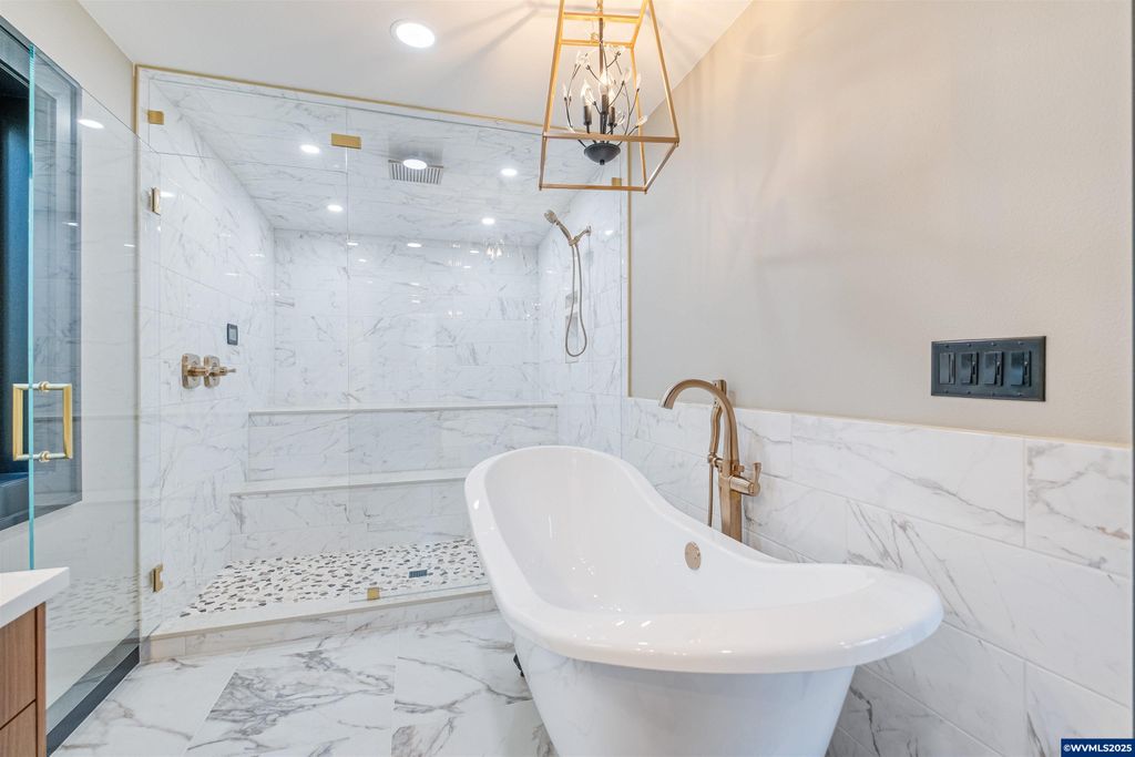 Image 12 of property listing at 6057 Peaceful Ln, Silverton, OR 97381