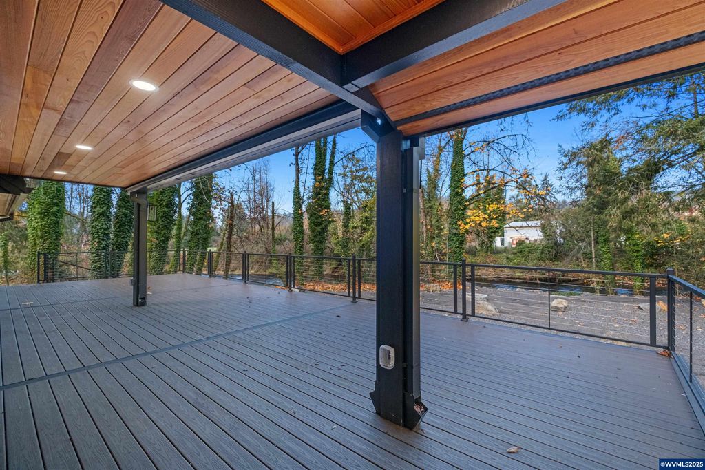 Image 17 of property listing at 6057 Peaceful Ln, Silverton, OR 97381