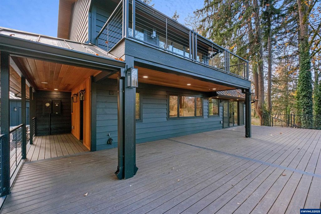 Image 18 of property listing at 6057 Peaceful Ln, Silverton, OR 97381