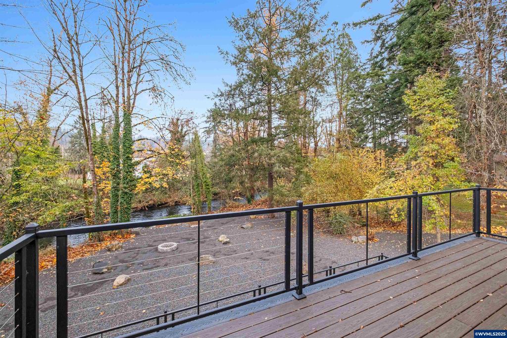 Image 19 of property listing at 6057 Peaceful Ln, Silverton, OR 97381