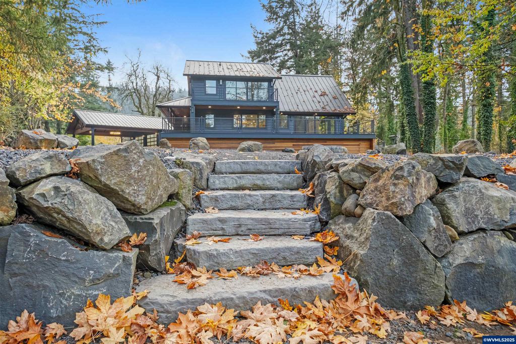 Image 20 of property listing at 6057 Peaceful Ln, Silverton, OR 97381