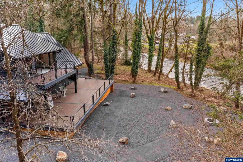 Image 23 of property listing at 6057 Peaceful Ln, Silverton, OR 97381