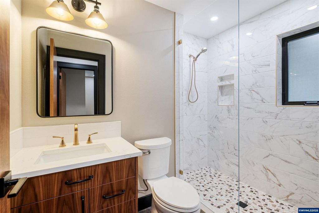 Image 24 of property listing at 6057 Peaceful Ln, Silverton, OR 97381