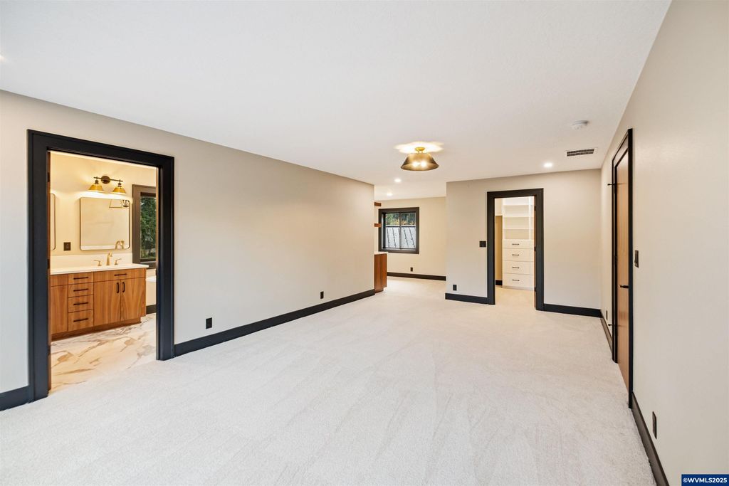 Image 25 of property listing at 6057 Peaceful Ln, Silverton, OR 97381