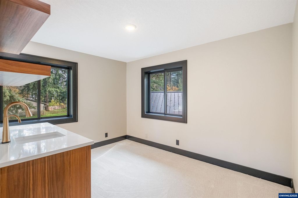 Image 28 of property listing at 6057 Peaceful Ln, Silverton, OR 97381