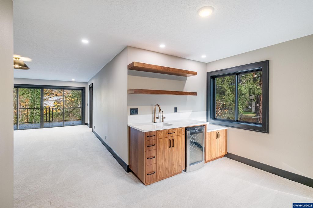 Image 29 of property listing at 6057 Peaceful Ln, Silverton, OR 97381