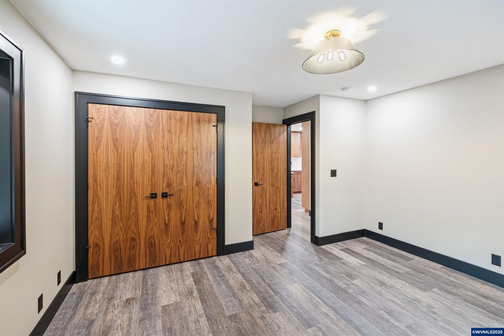 Image 31 of property listing at 6057 Peaceful Ln, Silverton, OR 97381