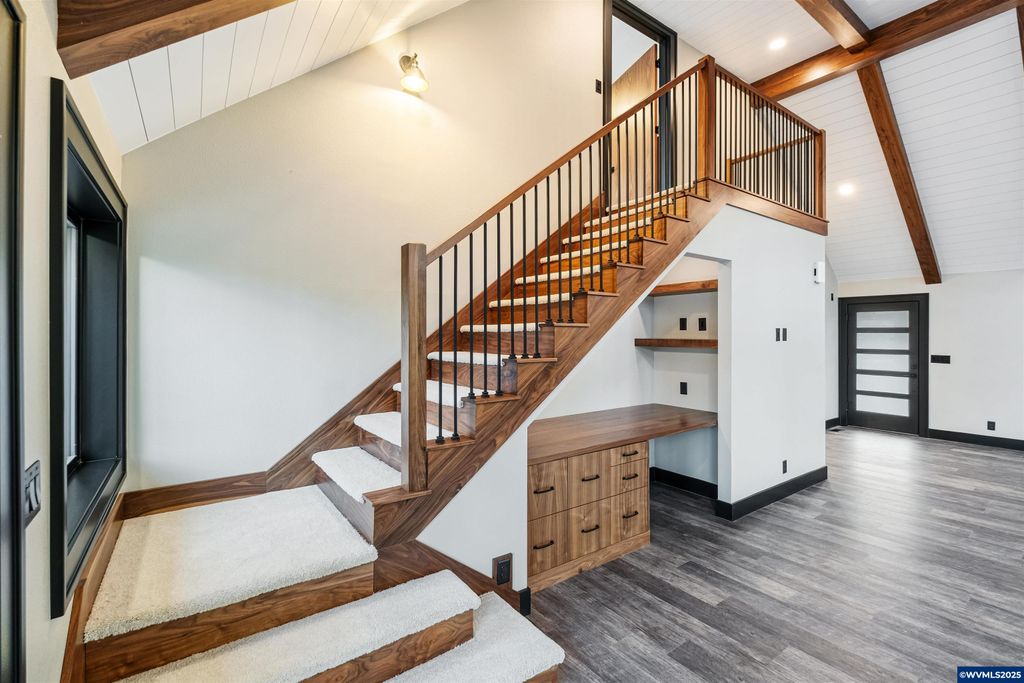 Image 32 of property listing at 6057 Peaceful Ln, Silverton, OR 97381