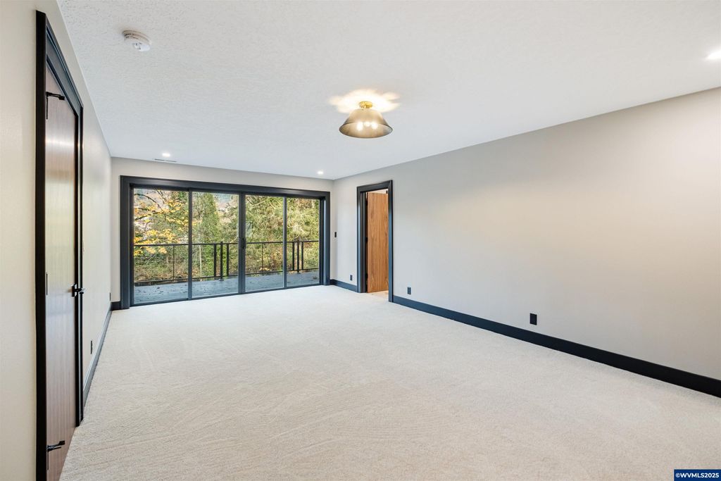 Image 33 of property listing at 6057 Peaceful Ln, Silverton, OR 97381