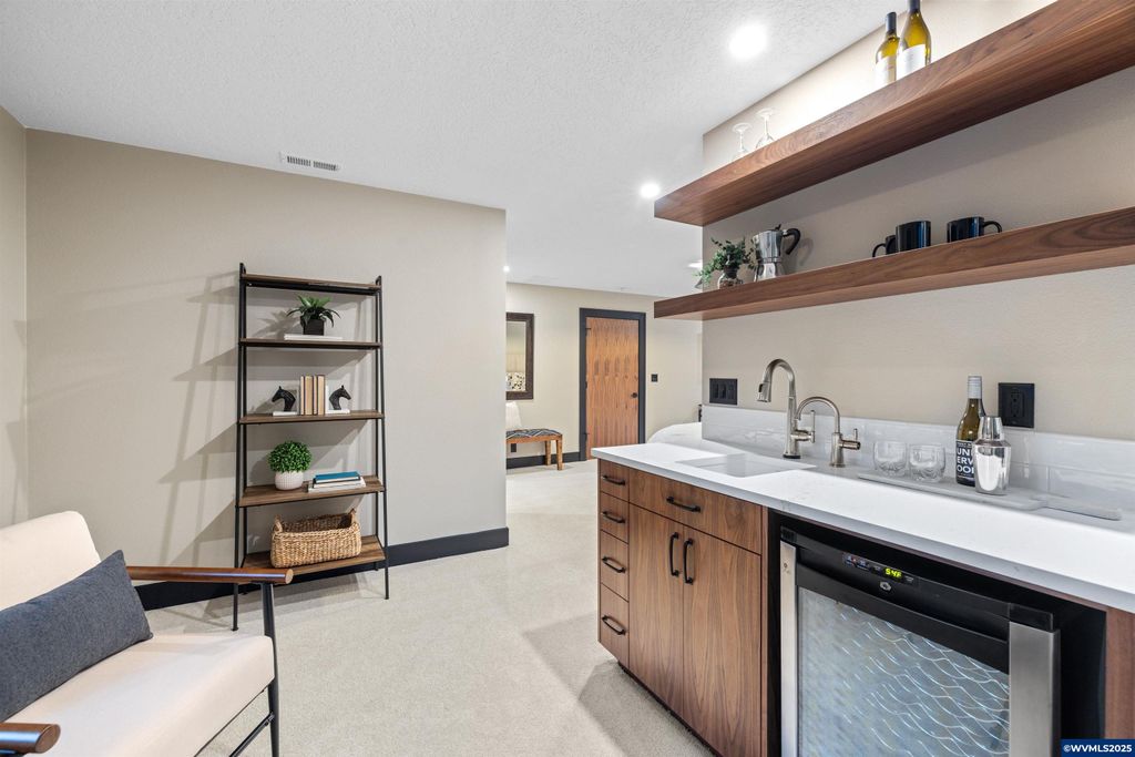 Image 36 of property listing at 6057 Peaceful Ln, Silverton, OR 97381