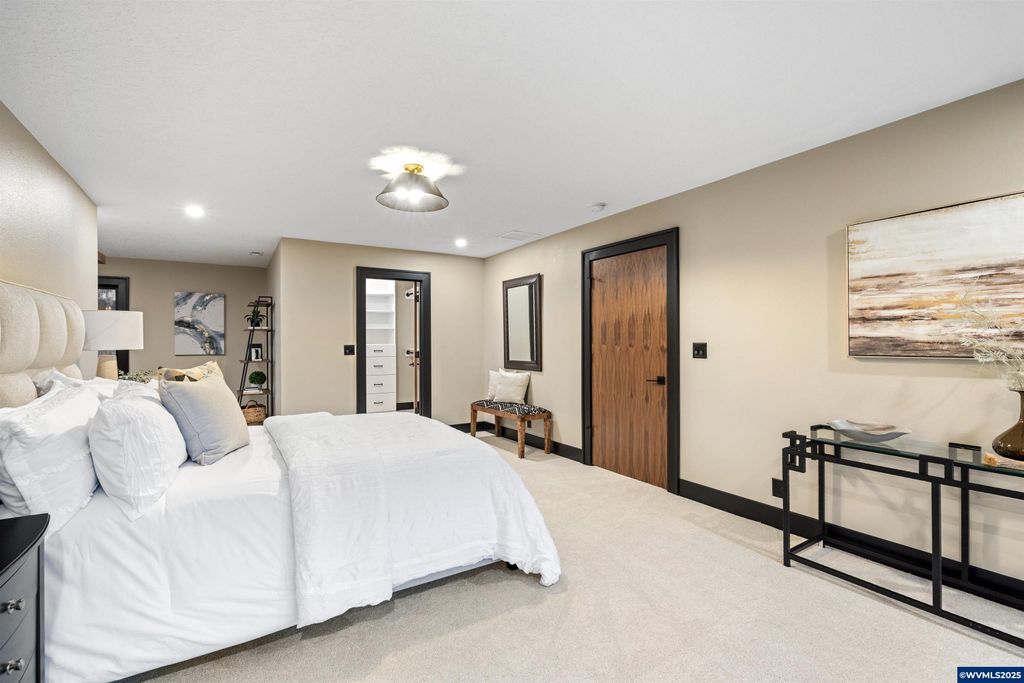 Image 37 of property listing at 6057 Peaceful Ln, Silverton, OR 97381