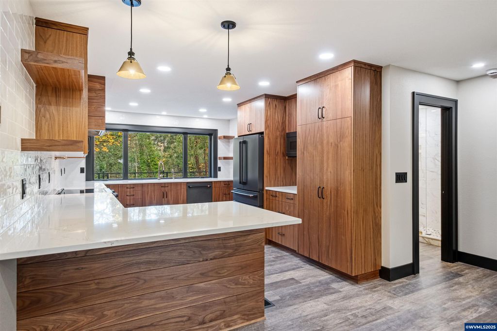 Image 40 of property listing at 6057 Peaceful Ln, Silverton, OR 97381