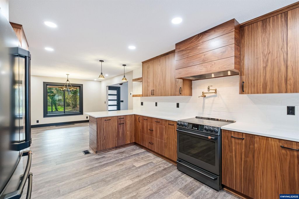 Image 47 of property listing at 6057 Peaceful Ln, Silverton, OR 97381