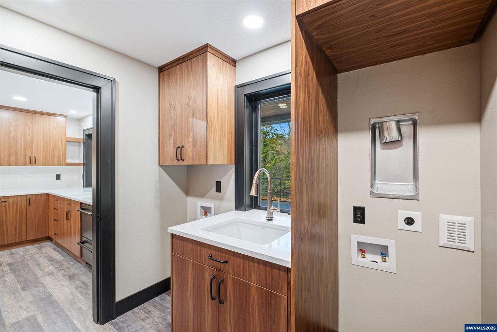 Image 48 of property listing at 6057 Peaceful Ln, Silverton, OR 97381