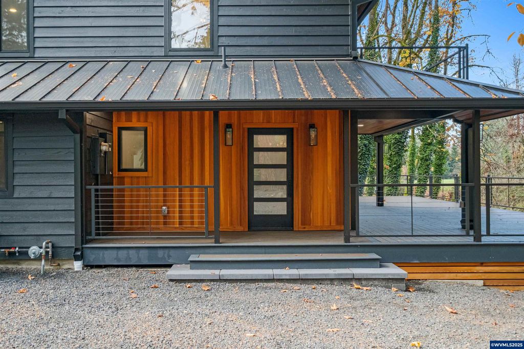 Image 6 of property listing at 6057 Peaceful Ln, Silverton, OR 97381