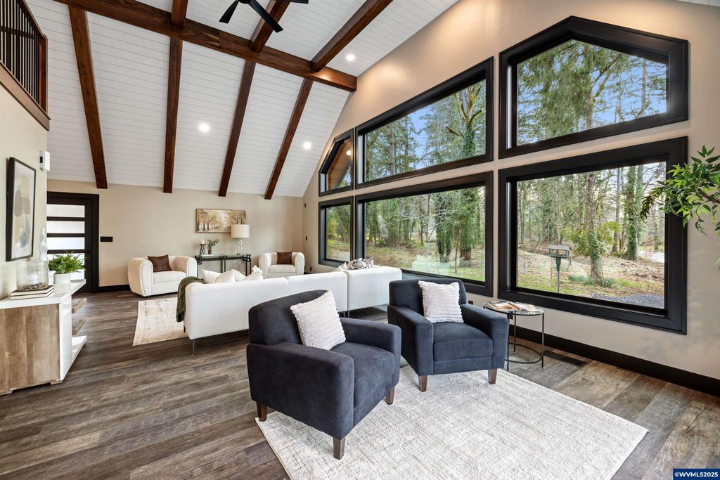 Image 8 of property listing at 6057 Peaceful Ln, Silverton, OR 97381