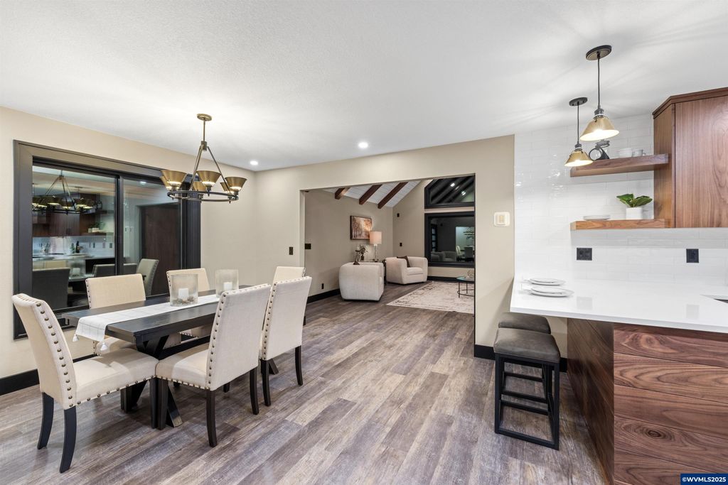 Image 9 of property listing at 6057 Peaceful Ln, Silverton, OR 97381