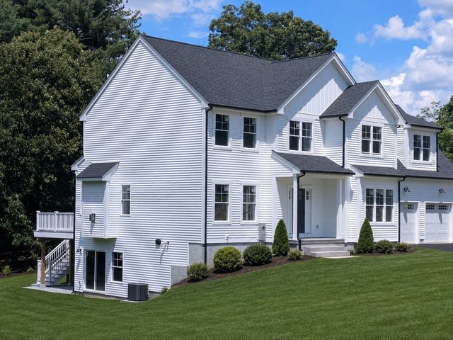 17 West Main Street, Upton, MA 01568