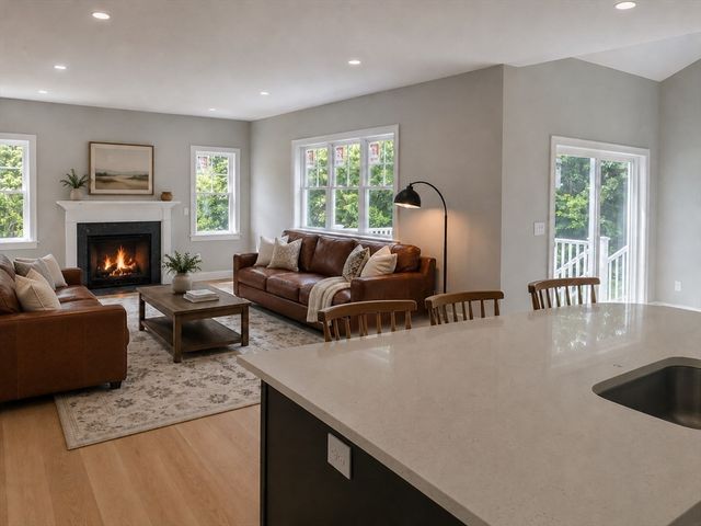 17 West Main Street, Upton, MA 01568