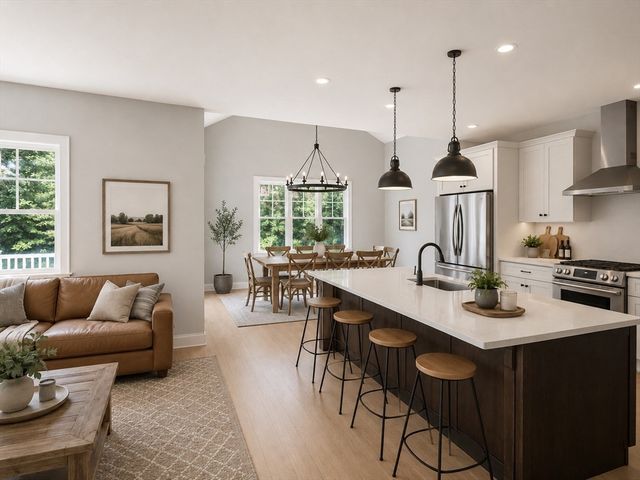 17 West Main Street, Upton, MA 01568