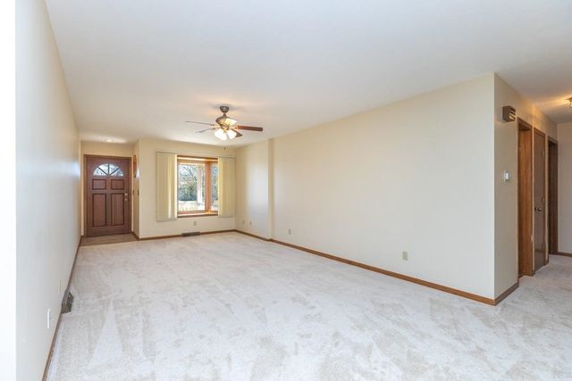 2342 Shalimar Dr, Salina, KS 67401