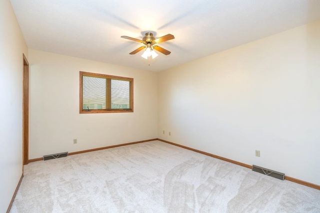 2342 Shalimar Dr, Salina, KS 67401