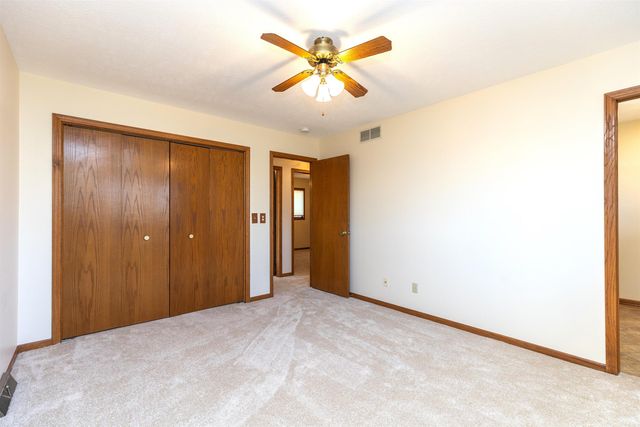 2342 Shalimar Dr, Salina, KS 67401