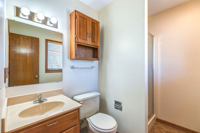 2342 Shalimar Dr, Salina, KS 67401