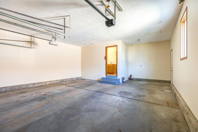 2342 Shalimar Dr, Salina, KS 67401